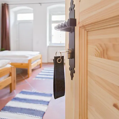 Doppelzimmer Iii Gaestezimmer In Mit Gemeinschaftsbad Und Gemeinschaftskueche Homestay szállás Chemnitz