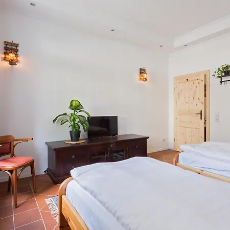 Doppelzimmer Iii Gaestezimmer In Mit Gemeinschaftsbad Und Gemeinschaftskueche Homestay