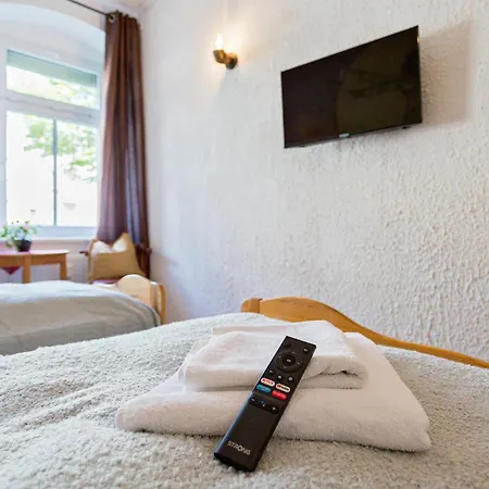 Doppelzimmer Iii Gaestezimmer In Mit Gemeinschaftsbad Und Gemeinschaftskueche * Chemnitz