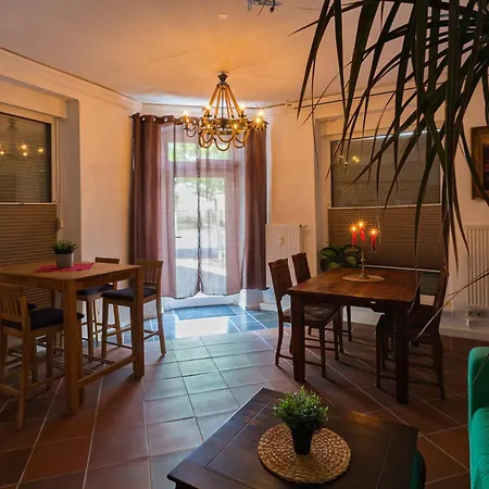 Doppelzimmer Iii Gaestezimmer In Mit Gemeinschaftsbad Und Gemeinschaftskueche Homestay Chemnitz