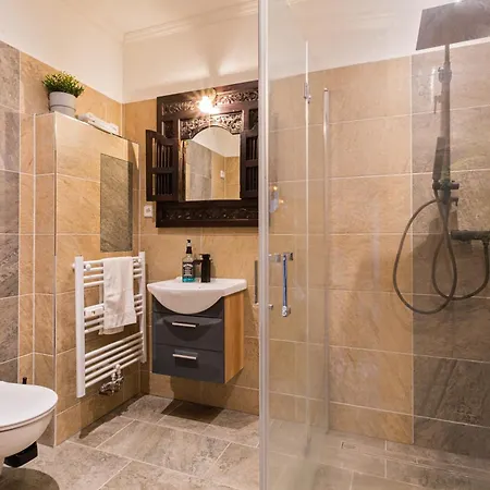 Doppelzimmer Iii Gaestezimmer In Mit Gemeinschaftsbad Und Gemeinschaftskueche * Chemnitz