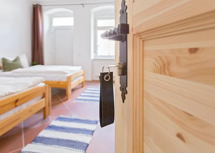 Doppelzimmer Iii Gaestezimmer In Mit Gemeinschaftsbad Und Gemeinschaftskueche Pansiyon Chemnitz